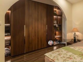 Tôi cần cho thuê gấp căn hộ chung cư 15  17 ngọc khánh, 160m2, 3pn, view hồ giảng võ