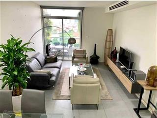 Bán chcc oriental westlake, 174 lạc long quân, 74 m2, 2pn, nội thất đẹp, tầng cao, căn góc, 6.3 tỷ