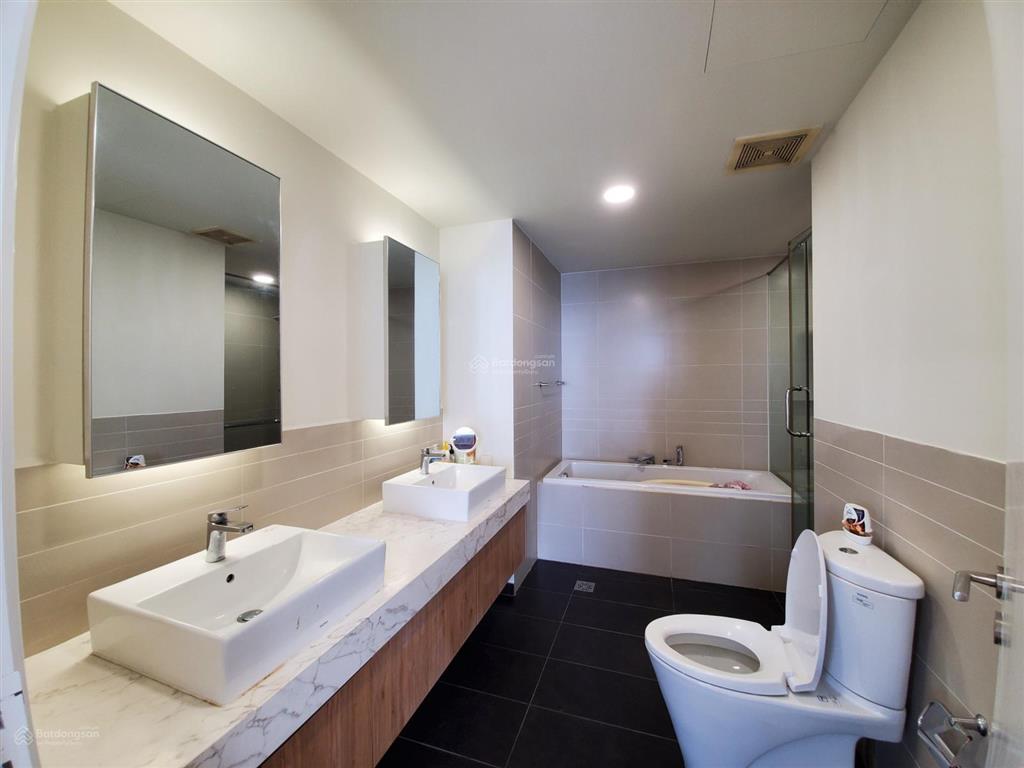 Bán căn hộ watermark 395 lạc long quân, 128m2, 3 pn, view hồ, tầng cao, ban công đb, giá 16,5 tỷ