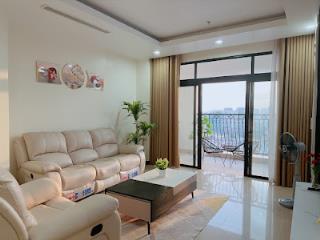 Cho thuê căn hộ tại royal city , 2pn , 114m2 , 17 triệu ,  0946 576 ***