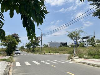 Lô đất đẹp nhất ngay khu đô thị phước trạch hội an. giá 52tr/m2.  ngay 0935 547 ***. giá tốt