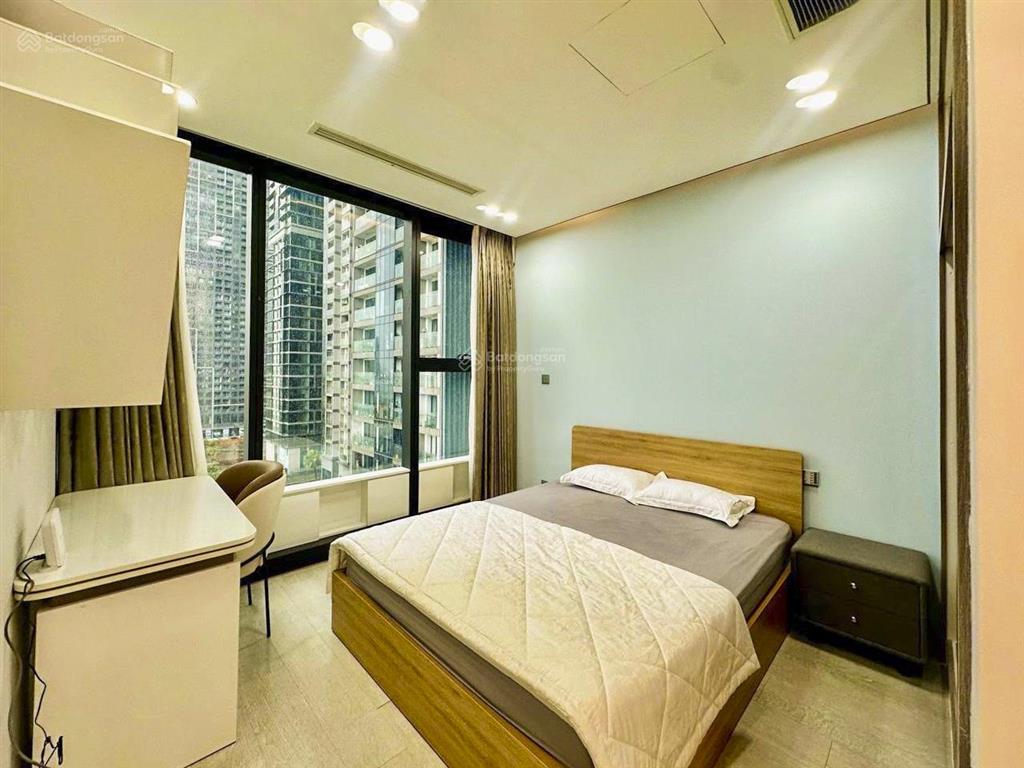 Vinhomes golden river bán căn hộ vòng cung tháp aqua 2 với 3 phòng ngủ sổ hồng