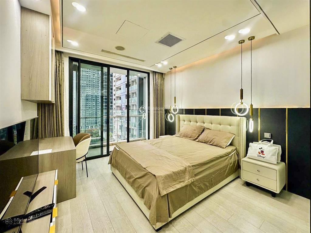 Vinhomes golden river bán căn hộ vòng cung tháp aqua 2 với 3 phòng ngủ sổ hồng