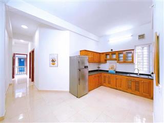 Hoàng quốc việt, ô tô vào nhà, sát phố, mặt tiền rộng, chỉ 23 tỷ