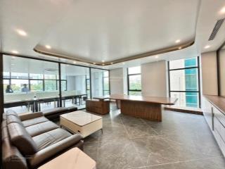 Cho thuê văn phòng hoàng cầu 140m2 chỉ 17tr view kính thoáng vuông vắn chja 2 phòng free dịch vụ