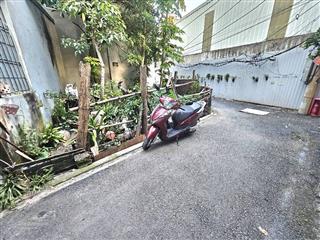 Siêu hót lô góc nở hậu  ngõ nông  vài bước ra ô tô