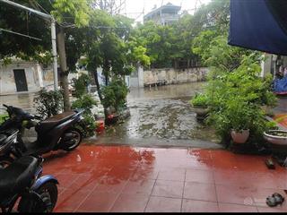 Cần bán gấp nhà hà huy tập  ô tô đỗ cửa