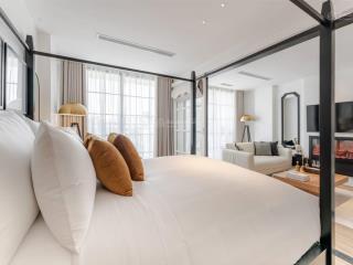 Bán nhà mặt phố lạc long quân ,7t thang máy , mặt sau view hồ tây. 63m, mt 6.4m. giá 45 tỉ.