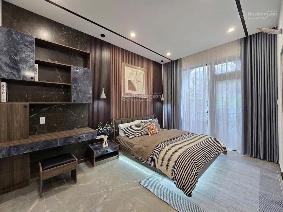 Bán toà nhà 28 phòng, 8 tầng, dt 115m2, mt 9,3m, có thang máy, mặt ngõ trích sài. giá 52 tỷ