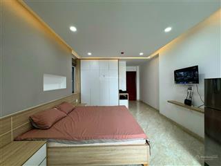Căn hộ dịch vụ  full nội thất, nguyễn tri phương, q10, có ban công riêng