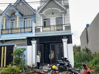 Bán nhà 1 trệt 2 lầu kdc hải sơn gần chợ hưng long, nhà mới đẹp, sổ hồng riêng