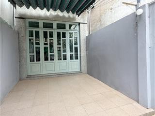 Nhà 1 trệt 1 lầu ngang 5m xe hơi đậu cửa ngay đại học tài chính ở ngay có dòng tiền