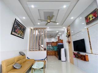 Bán gấp nhà phú nhuận  thuận tiện đi q1, q3  hẻm rộng  ở ngay  huỳnh văn bánh