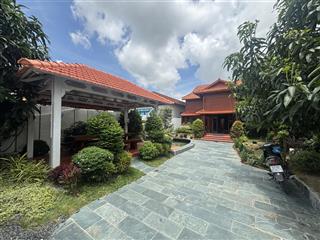 Villa  nhà gỗ sân vườn  ngang 10m dt 300m2 ( thổ cư 200m)