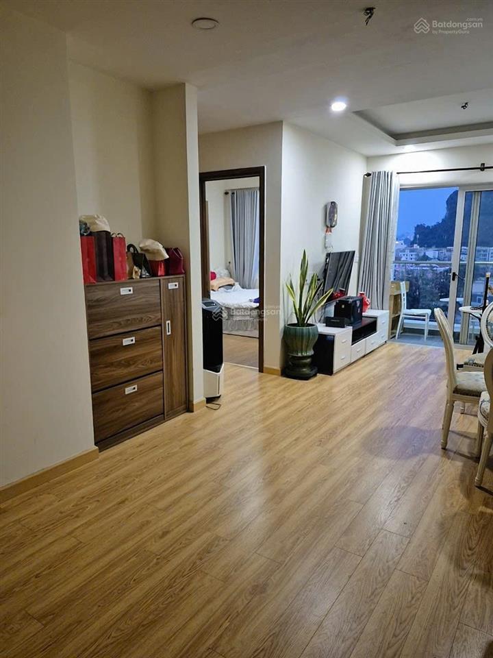 Bán căn sapphire, toà s1, 2 ngủ 60m2, view hành chính công và biển hạ long, tặng nội thất 2,85 tỷ