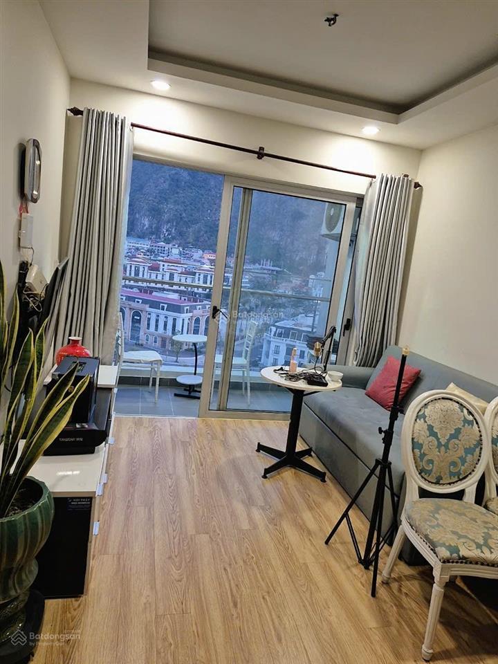 Bán căn sapphire, toà s1, 2 ngủ 60m2, view hành chính công và biển hạ long, tặng nội thất 2,85 tỷ