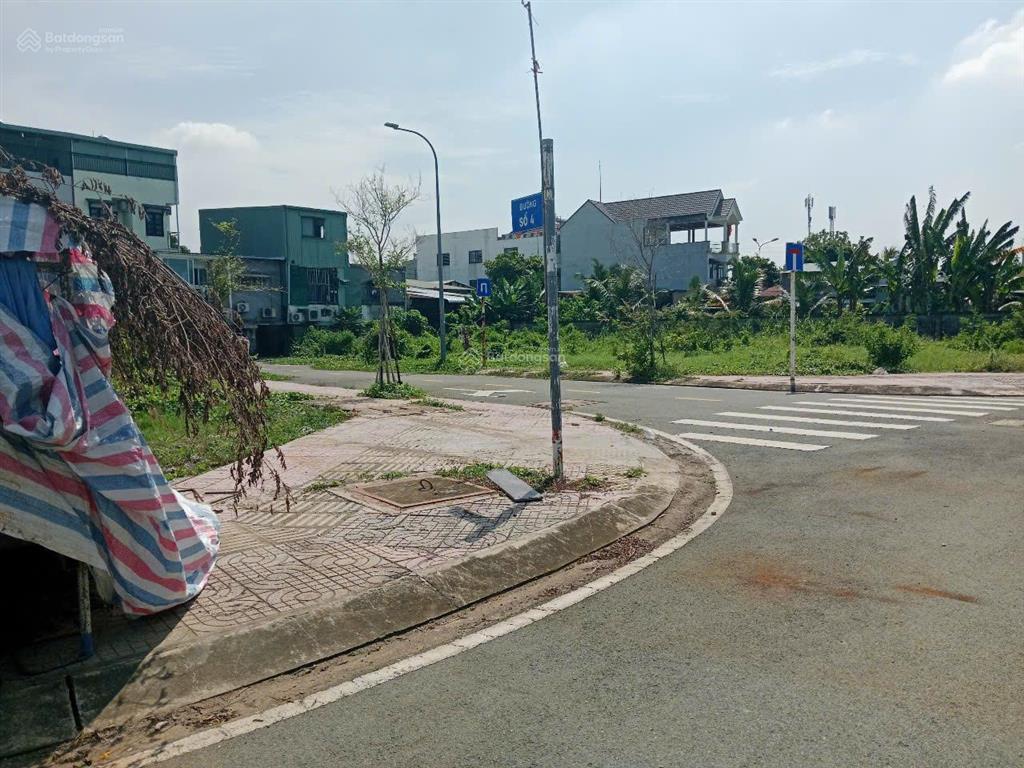 Bán lô đất rất đẹp 90m2 ngay ngã tư đỗ xuân hợp và nguyễn duy trinh, cách global chỉ 800m.