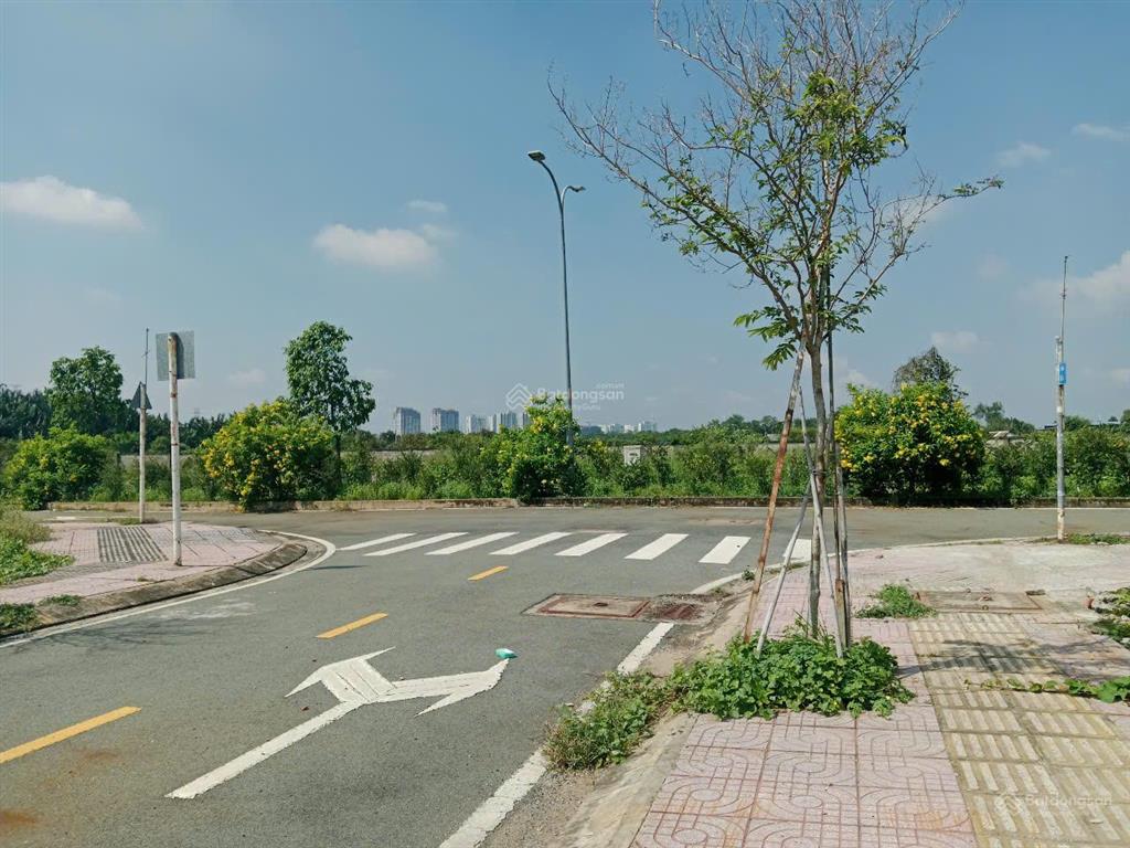 Bán lô đất rất đẹp 90m2 ngay ngã tư đỗ xuân hợp và nguyễn duy trinh, cách global chỉ 800m.