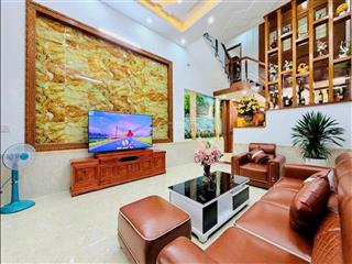 Chủ gấp bán nhà 3 tầng full nội thất gỗ, hẻm xe hơi 4m  7tỷ350 thương lượng