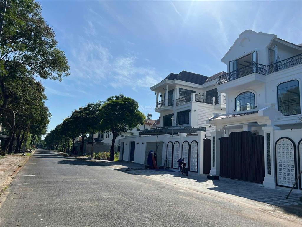 Cho thuê biệt thự ngang 10m x 22m mặt tiền đường 15m, 1t2l mới 100% kdc an ninh bảo vệ 24/7