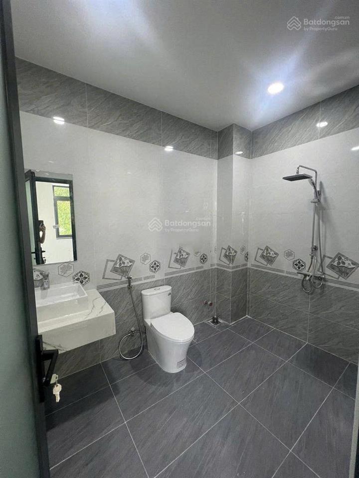 Cho thuê biệt thự ngang 10m x 22m mặt tiền đường 15m, 1t2l mới 100% kdc an ninh bảo vệ 24/7