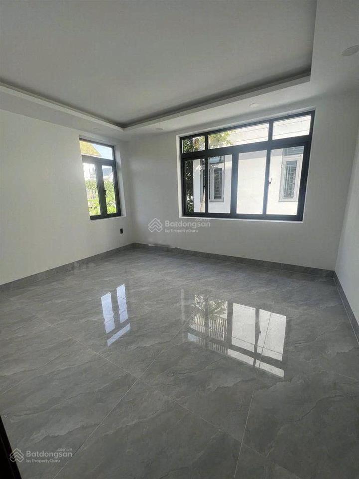 Cho thuê biệt thự ngang 10m x 22m mặt tiền đường 15m, 1t2l mới 100% kdc an ninh bảo vệ 24/7