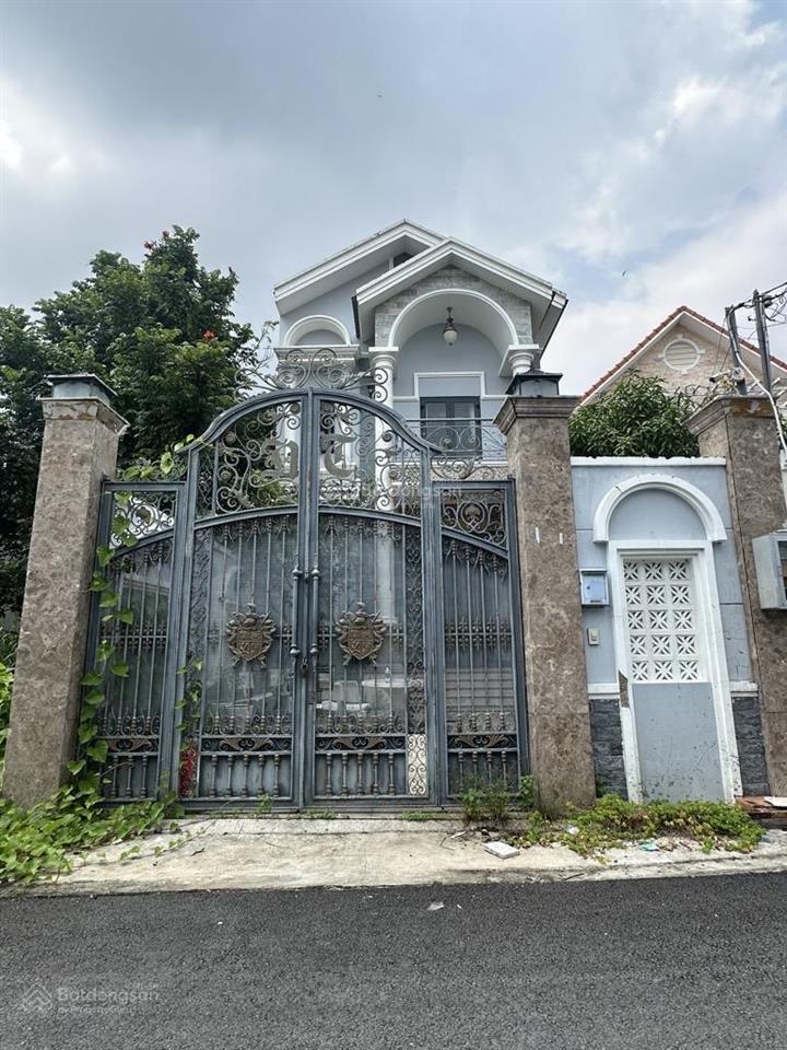 Nhơn đức  biệt thự sân vườn 190.6m2, nở hậu tài lộc, hẻm nhựa xe 45 chỗ tới nhà, giá 8.9 tỷ