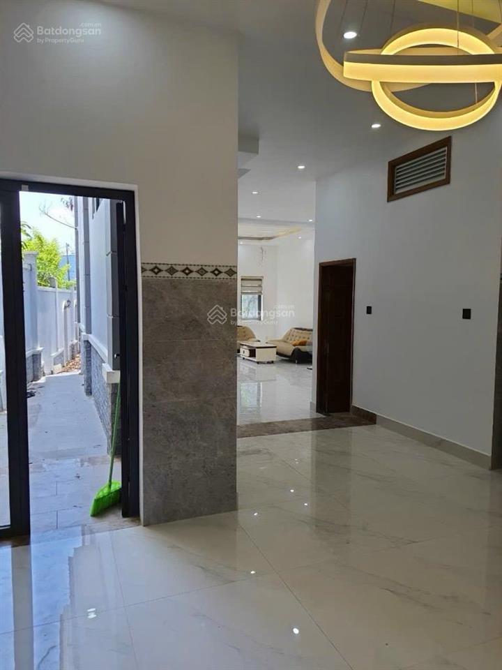 Nhơn đức  biệt thự sân vườn 190.6m2, nở hậu tài lộc, hẻm nhựa xe 45 chỗ tới nhà, giá 8.9 tỷ