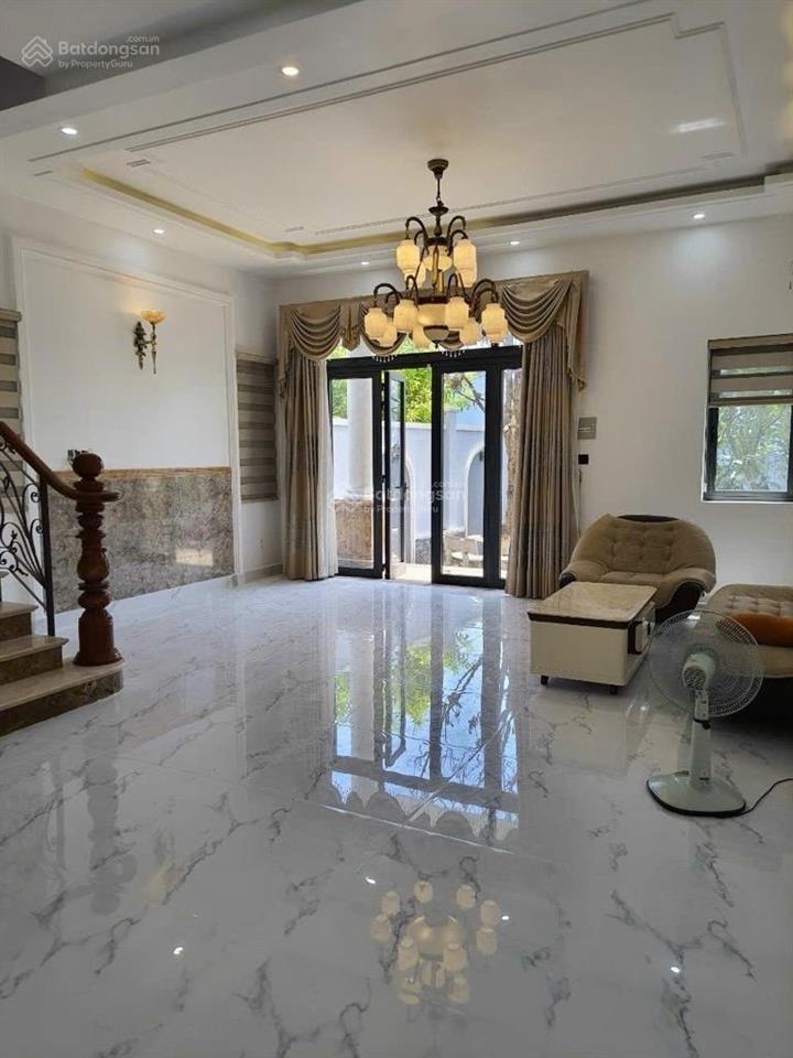 Nhơn đức  biệt thự sân vườn 190.6m2, nở hậu tài lộc, hẻm nhựa xe 45 chỗ tới nhà, giá 8.9 tỷ