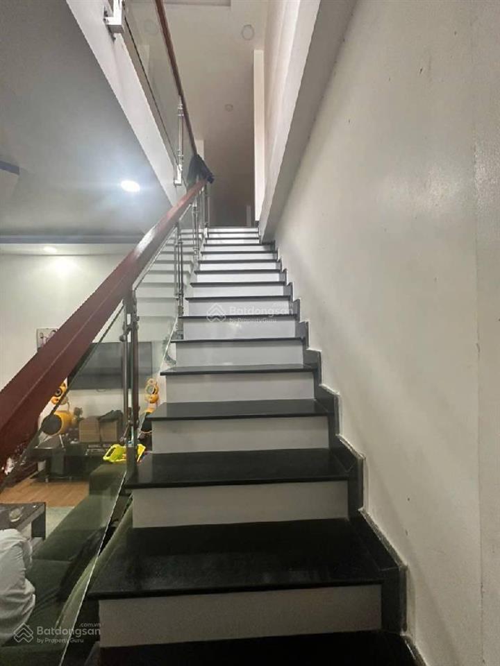 Nhơn đức  nhà đất 146.6m2, hẻm nhựa 6m, 1 trệt 1 lầu, sân trước đổ 3 chiếc xe hơi, giá 7.2 tỷ