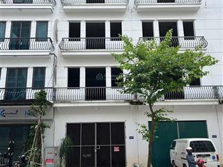 Duy nhất 1 lô liền kề kđt phú lương  80m  5 tầng xây thô  ngõ rộng vị trí đắc địa