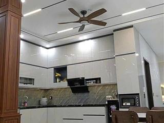 Nhà thanh lý gấp tại q3,giá 7,3 tỷ đường lê văn sỹ, gần các tuyến đường trung tâm,shr hxh 5m