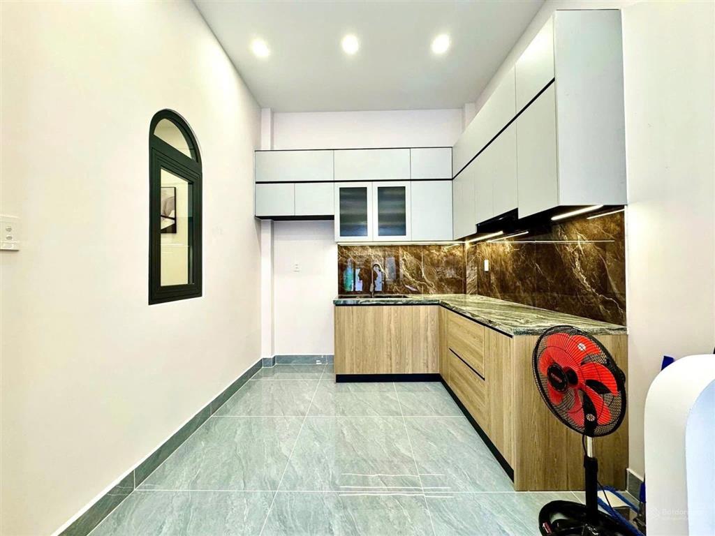 Sẵn dòng tiền thuê hàng tháng! nhà phan văn trị 56m2, hxh 5m, shr cách mặt tiền 100m. giá 2tỷ250