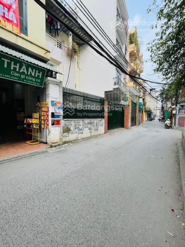 Cần bán nhà phố lạc long quân, tây hồ . dt 83m2 x5t , mt5.5m.đường ô tô tránh nhau cách mp 10m