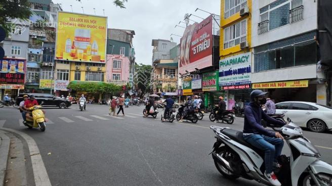 Cần bán nhà phố ngọc khánh quận ba đình hà nội,dt 40m2 x7t, ngõ rộng ô tô đỗ cửa, có tháng máy