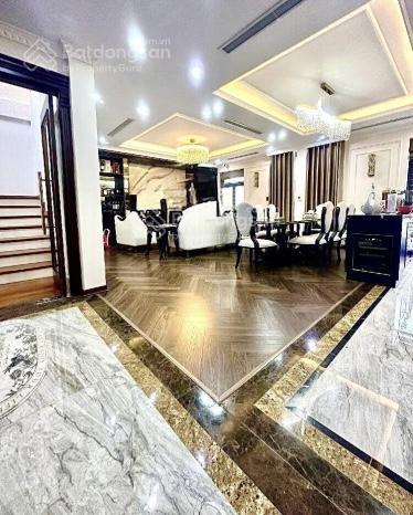 Cần bán nhà phố ngọc khánh quận ba đình hà nội,dt 40m2 x7t, ngõ rộng ô tô đỗ cửa, có tháng máy