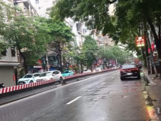 Chính chủ bán nhà mặt phố lạc long quân quận tây hồ.dt 90m2 x 2 t, mt 9m .vỉa hè rộng , sầm uất