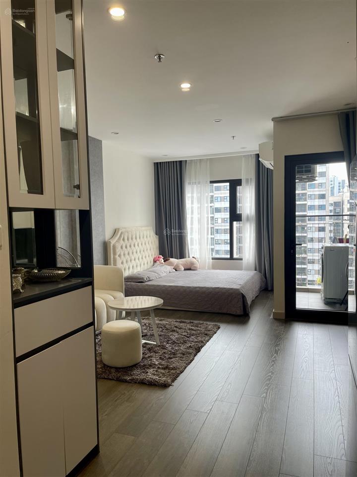 Căn studio rộng to 34m2, tầng trung full nội thất, 2 tỷ 100, hướng đn view bể bơi vinsmart