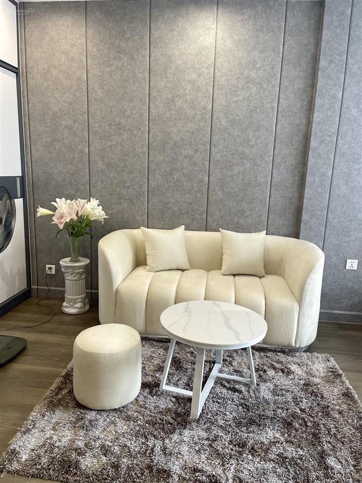 Căn studio rộng to 34m2, tầng trung full nội thất, 2 tỷ 100, hướng đn view bể bơi vinsmart