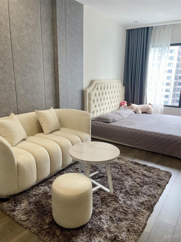 Căn studio rộng to 34m2, tầng trung full nội thất, 2 tỷ 100, hướng đn view bể bơi vinsmart