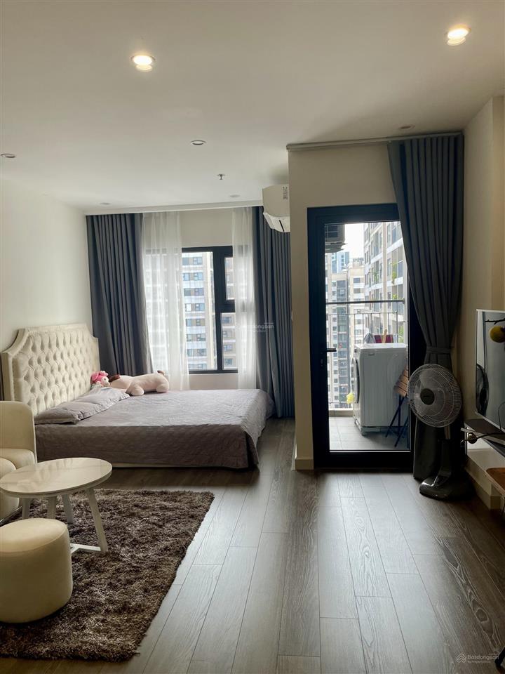Căn studio rộng to 34m2, tầng trung full nội thất, 2 tỷ 100, hướng đn view bể bơi vinsmart