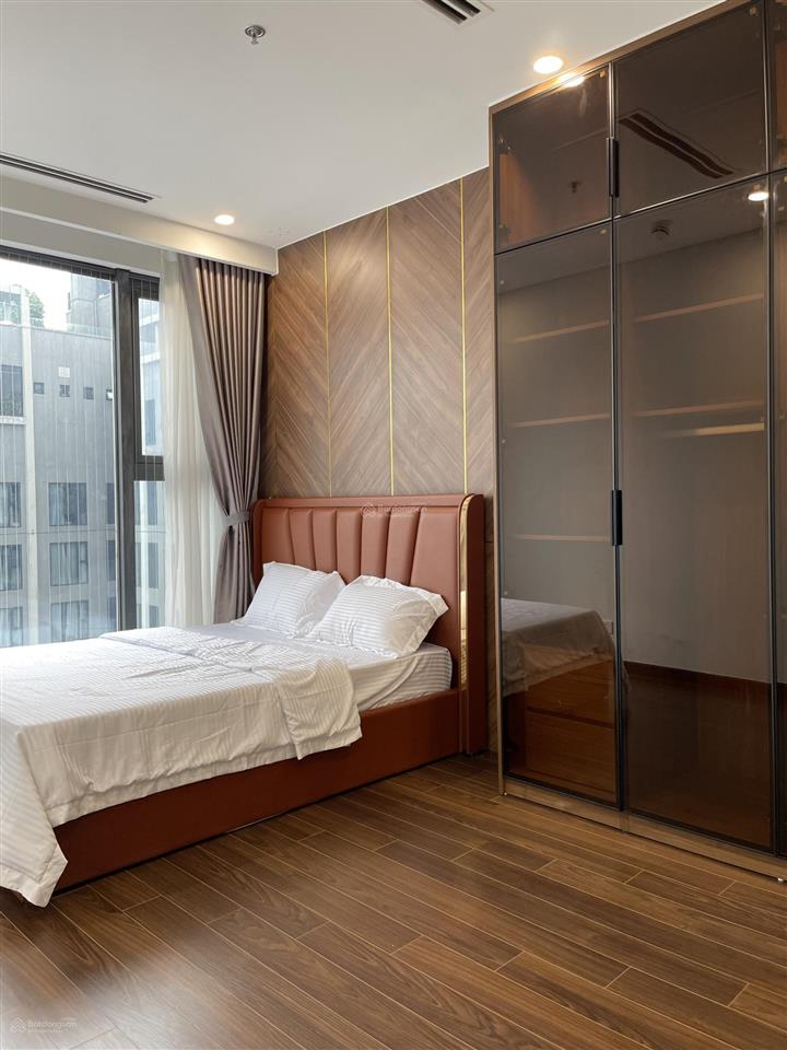 Chính chủ bán căn 2n2vs, 60,5m2, giá 6,55 tỷ tại tòa a masteri west heights, full đồ, sẵn sổ