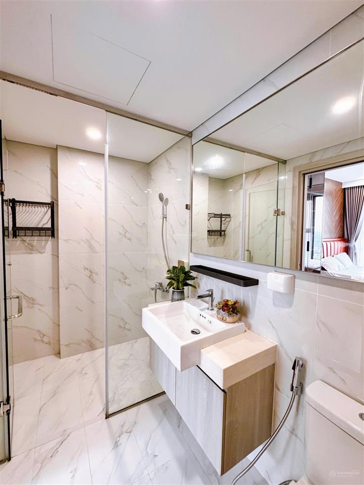 Chính chủ bán căn 2n2vs, 60,5m2, giá 6,55 tỷ tại tòa a masteri west heights, full đồ, sẵn sổ