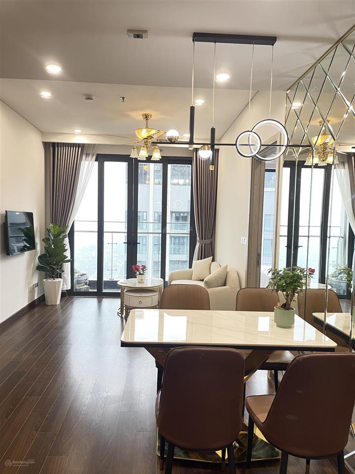 Chính chủ bán căn 2n2vs, 60,5m2, giá 6,55 tỷ tại tòa a masteri west heights, full đồ, sẵn sổ