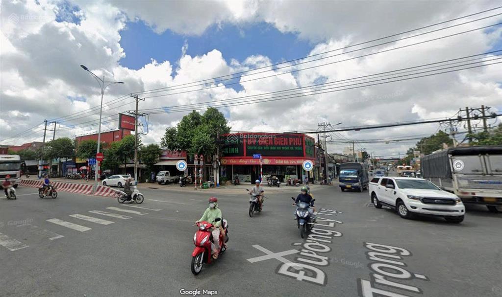Bán rẻ 50%! mặt tiền đường ngay ngã tư bình chuẩn,tân uyênbd,1900m2 có 1600m2 thổ cư,giá 24 tỷ tl