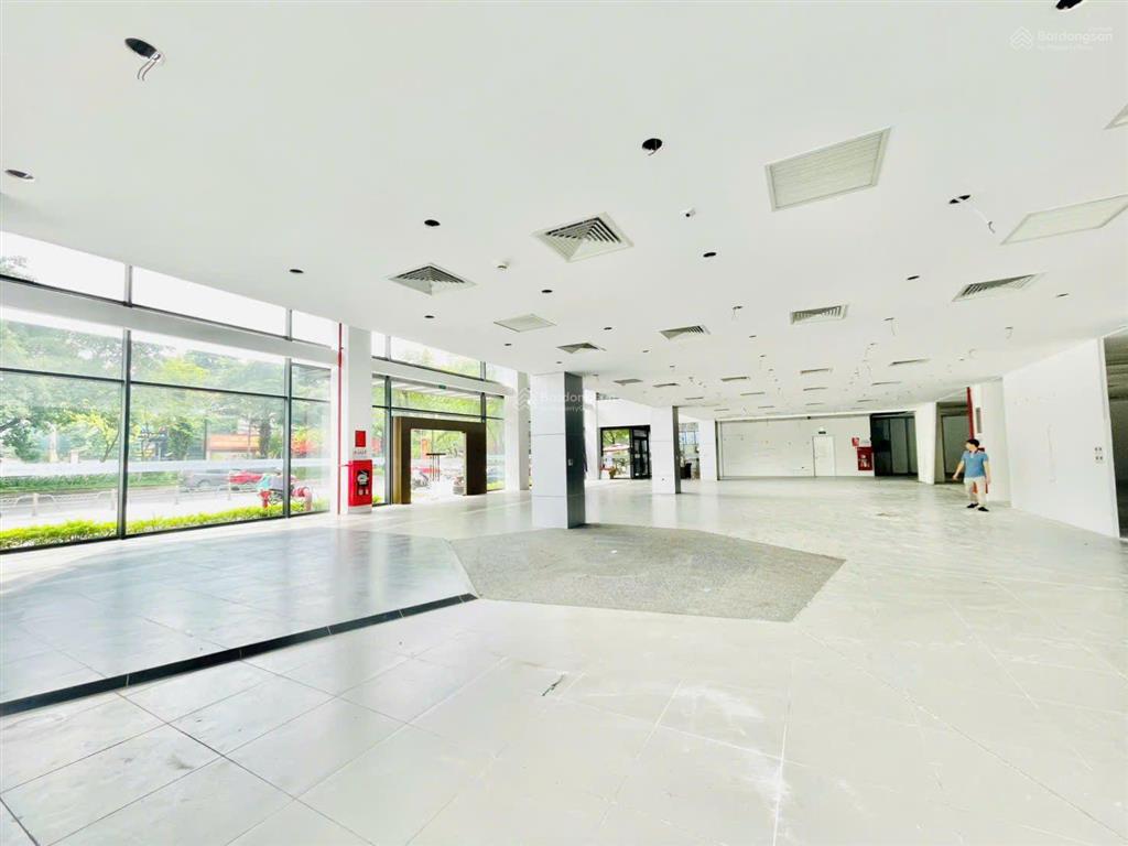 Chính chủ cho thuê mặt bằng làm showroom 450m2 mặt phố võ chí công