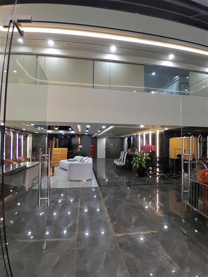 Chính chủ cho thuê mặt bằng 260m2 làm ngân hàng, spa, showroom