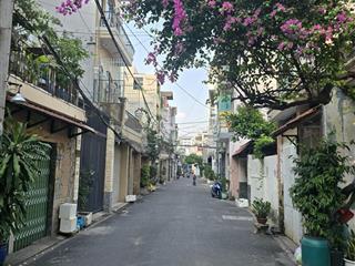 Hxh thông hoàng sa  căn góc ngang 4.3m bề thế  hẻm thông sạch sẽ  nhà cũ tiện xây mới
