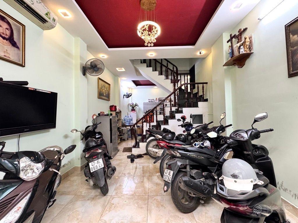 Nhà hoàng văn thụ  73m2  hẻm trước nhà 6m  4 pn  nhà rộng xây kiên cố  gần sân bay  hơn 9 tỷ