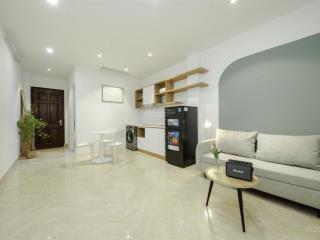 Cho thuê căn hộ dịch vụ, ccmn 1n1k cao cấp mặt phố 84 hoàng văn thái , thanh xuân.